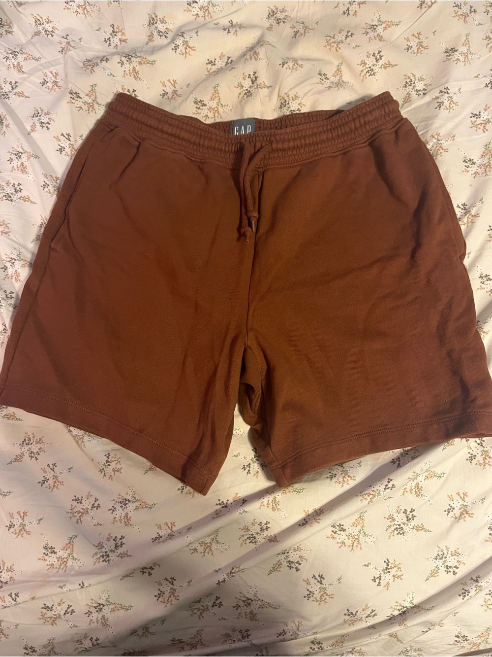 brown gap shorts !!